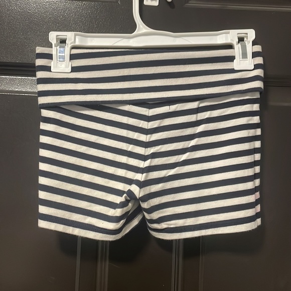 Blue + white striped yoga shorts - Picture 2 of 3